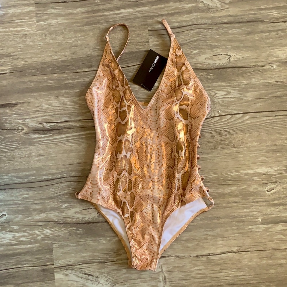 Fashion Nova Snake Bite Side Cut Out One Piece Swimsuit - Small
